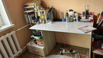 Продаю письменный детский стол
