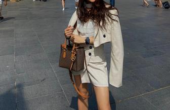 Продам красивый костюм