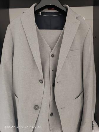 Продам мужской костюм