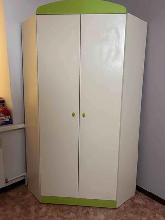 Продам угловой шкаф