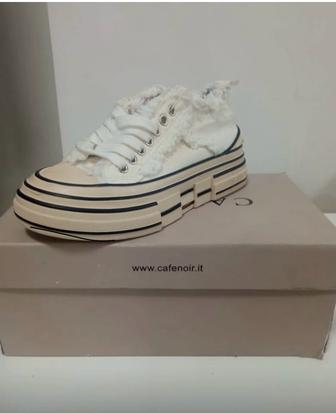 Продам женские кеды 35 размера.