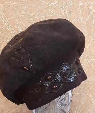 Женский замшевый берет