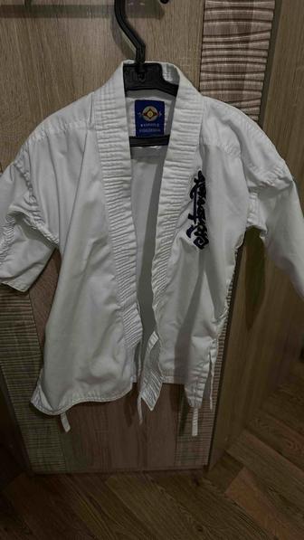 Продам кимоно на 3-4 годика