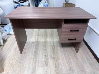 Срочно продам стол и 3 кресла