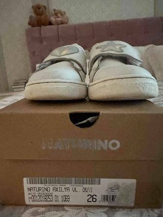 Продам кроссовки для девочки