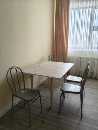 Продам стол с 4 стульями новый