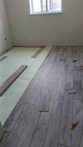 Укладка ламината и монтаж пластиковых плинтусов