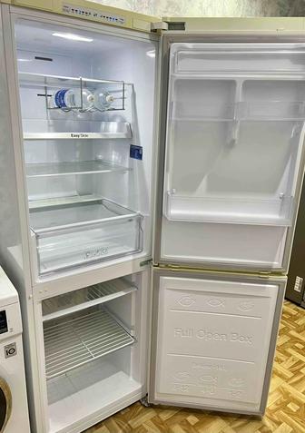 Продам Холодильник с машинкой