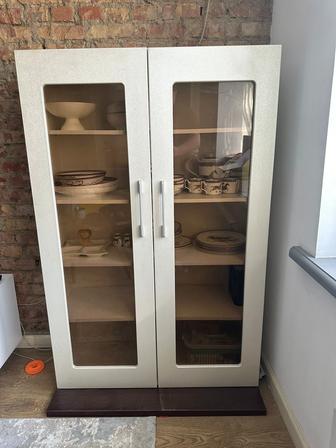 Шкаф-витрина винтажный из красного дерева