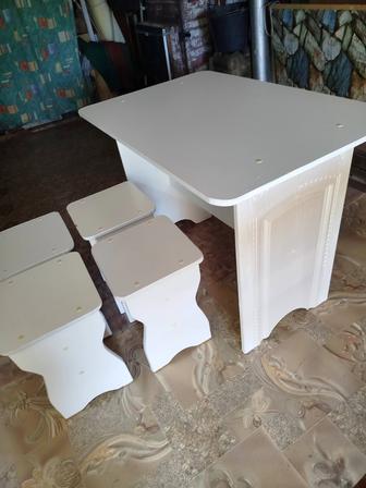 Стол и стулья