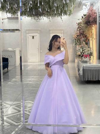 платье на выпускной или мероприятие лавандовое, с открытыми плечами