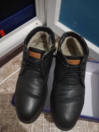 Продам зимний ботинки