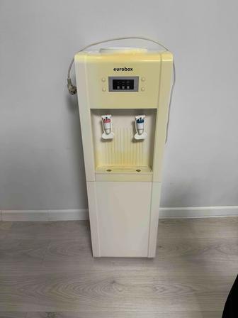 Продам диспенсер б/у