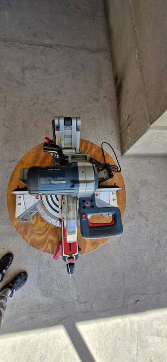 Торцовочная пила Bosch Professional GCM 12 GDL (0601B23600)