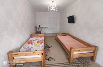 Продам 2 деревянные кровати с матрасами