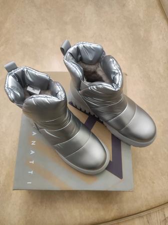 Женские ботинки