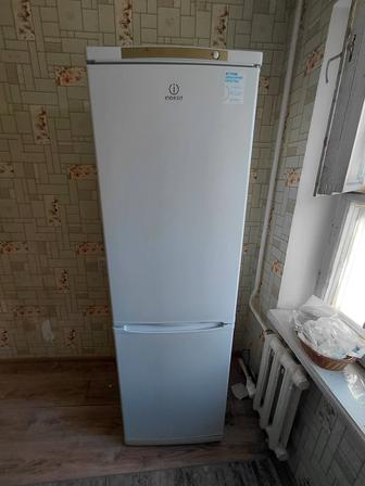 Продам 2х камерный холодильник