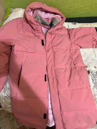 Зимняя куртка для девочки на рост 146-152