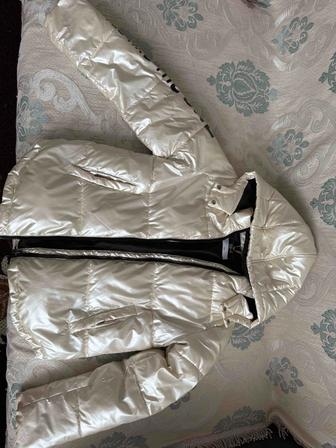 Продам куртку на девочку подростка