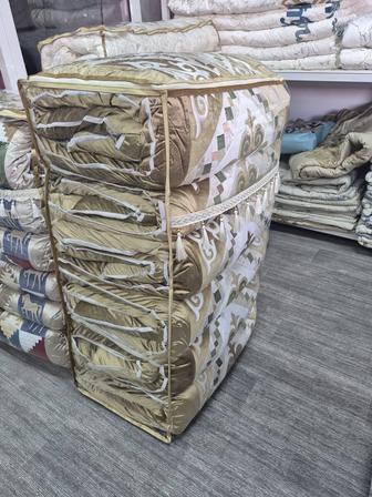 Қыз жасауы ,6 шиқұрақ көрпеше ,6 жастығымен.