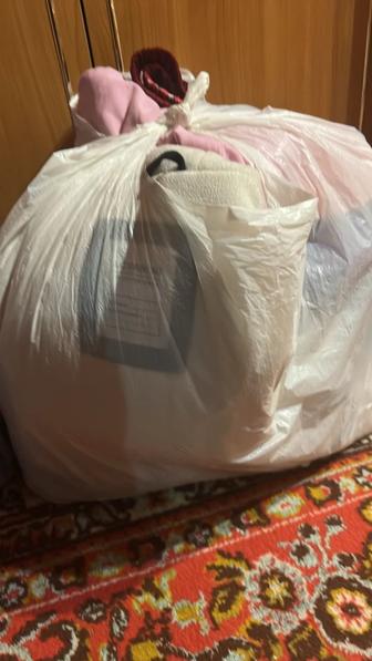 Одежда для девочек куртка кроссовка отдам даром