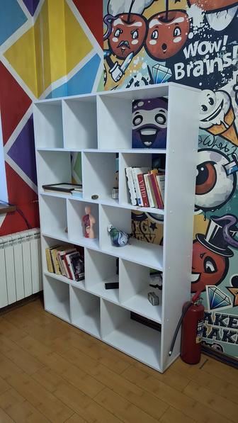 Продаю стеллажи и комоды