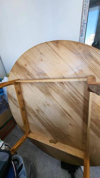 Дөңгелек үстел сатылады