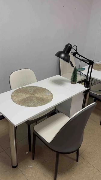 Маникюрный стол