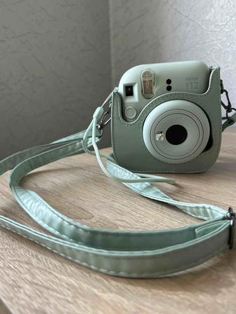 Продаю Instax Mini 12 моментальный фотоаппарат оригинал и чехол к нему