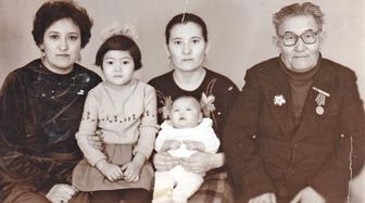 Оживающие видео из любых старых порванных ч/б фото делаем цветные видео