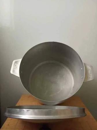 ПРОДАМ ДЁШЕВО кастрюлю, С КРЫШКОЙ, алюминиевую, среднюю 6л, советскую БУ
