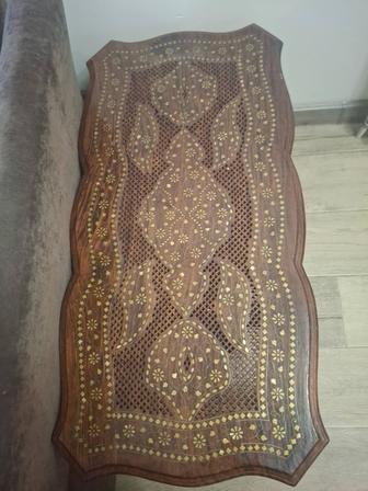 Столик журнальный из натурального дерева