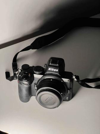 Продаю Nikon Z5 тушка (беззеркальная)