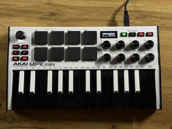 MIDI клавиатура AKAI MPK mini