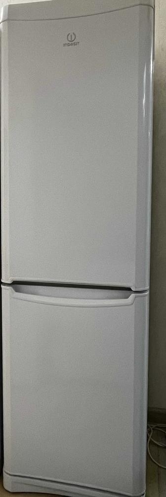 Продам холодильник двухкамерный