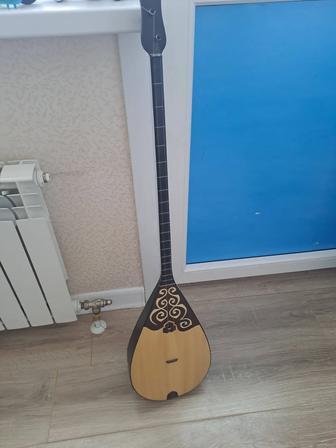 Домбыра в хорошем состоянии