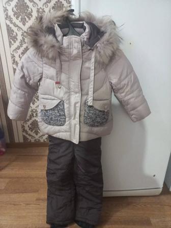 Продам комбинезон зима на девочку