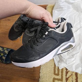 Продам кроссовки Xtep 2 пары 35 размер