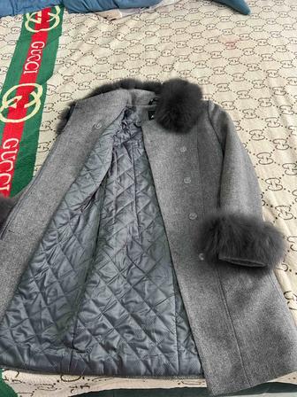 Продам стильное женское пальто с натуральным мехом