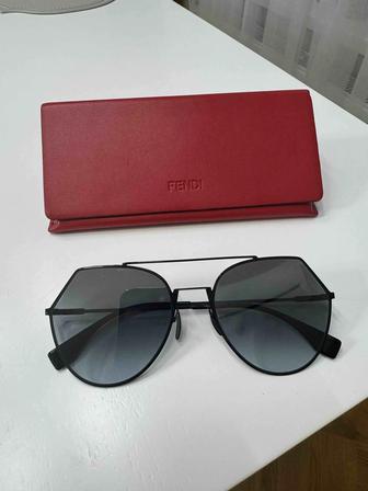 Продам очки Fendi