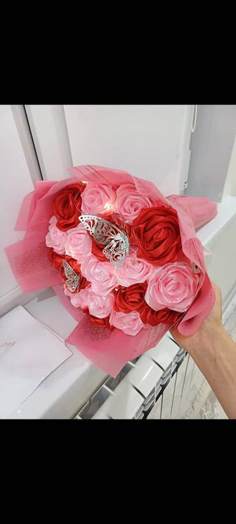 букет из лент атласных с светильник