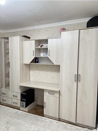 Продам мебельный комплект двухспальную кровать.