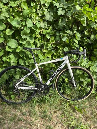 Продам шоссейный велосипед Erec