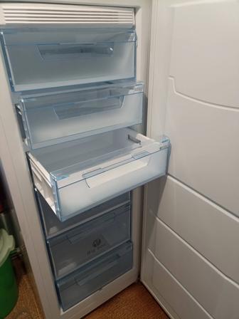 Продам морозильную камеру
