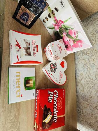 Набор сладостей, коробка конфет, merci,
rafaello, Paxa, Choco Pie