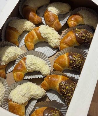 Булочки ,сочники,орешки,лакомка