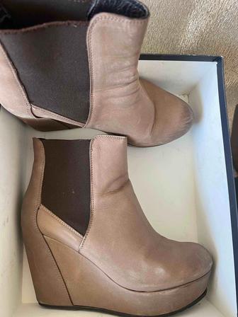 Продам ботинки женские