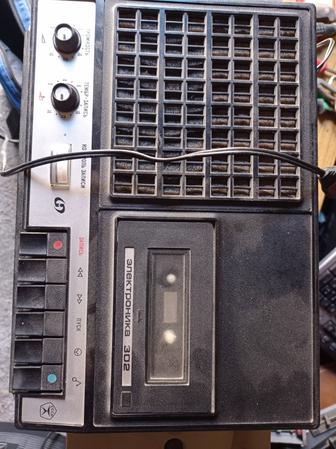 Продам кассетный магнитофон Электроника