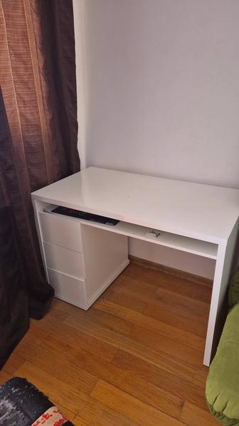 Продам шкаф-купе,комод,тумбочку и стол письменный