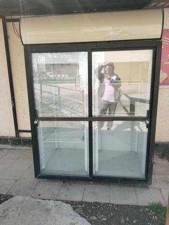 Витриный холодильник